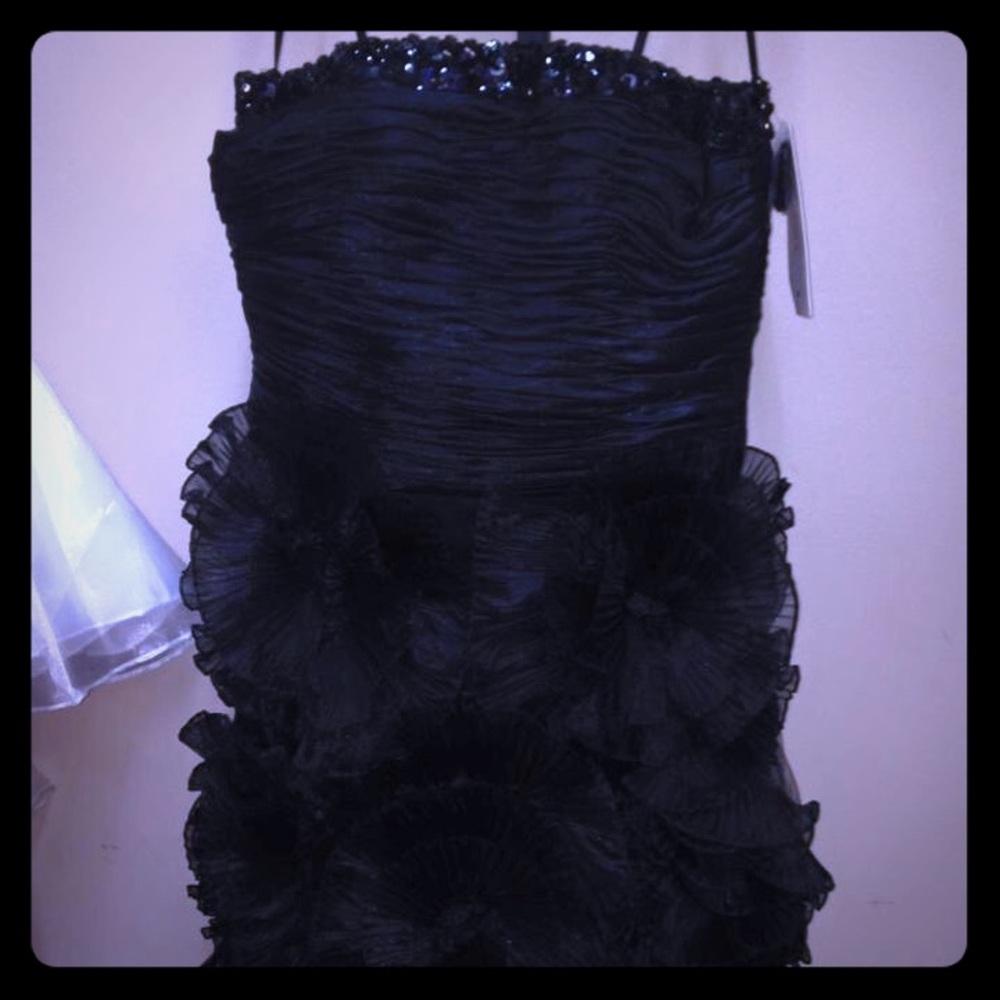 New black cocktail mini dress looking 4 party Med